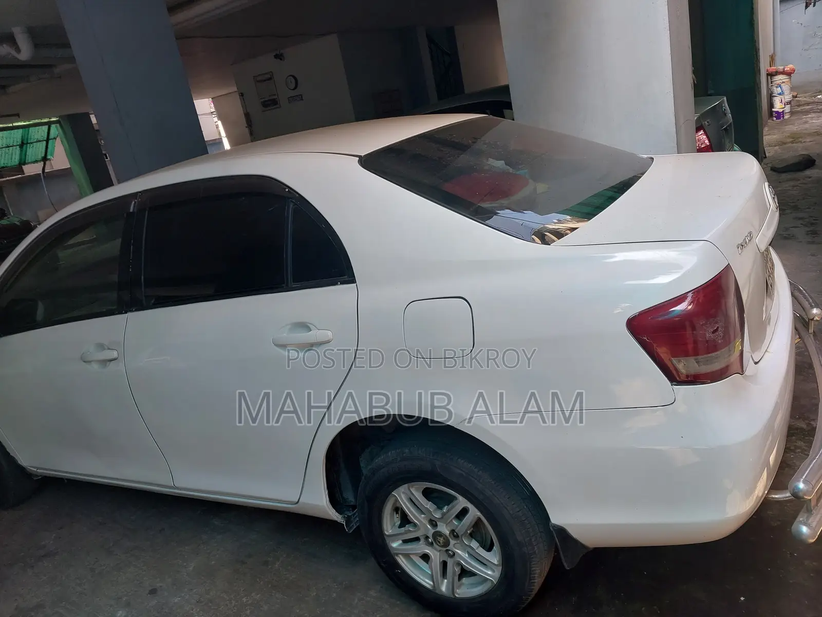 টয়োটা অ্যাক্সিও ২০০৯ সাদা