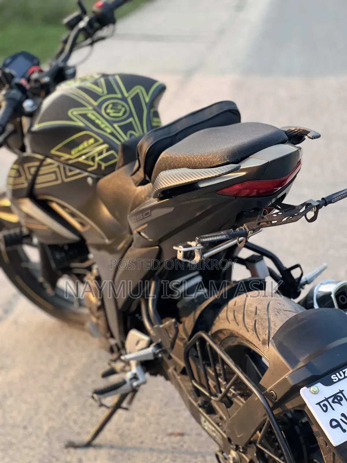 সুজুকি জিক্সার ২৫০ ২০২৪ ব্ল্যাক