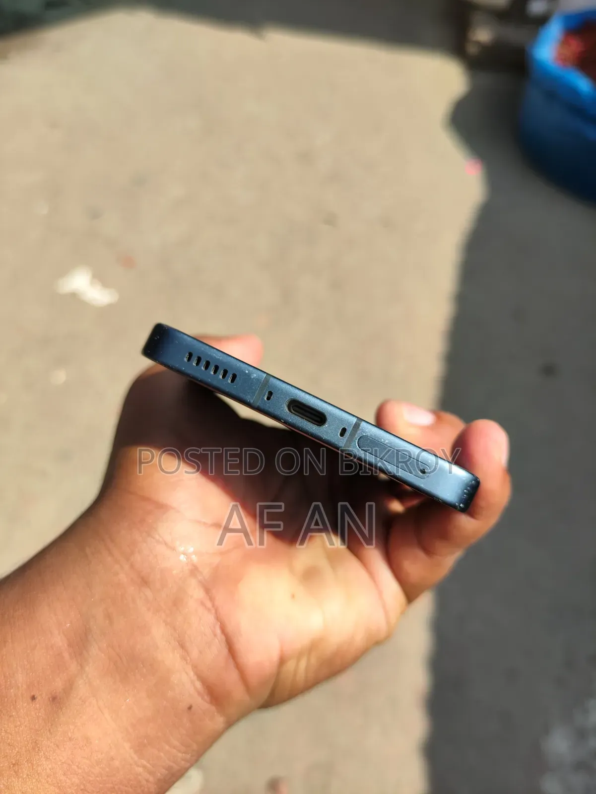 আইকিউওও ১১ ২৫৬ জিবি ব্ল্যাক