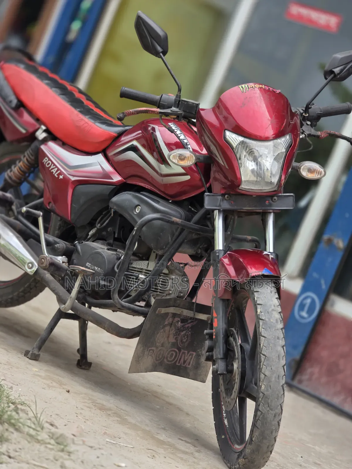 রানার রয়্যাল+ ভি২ ২০২২ লাল