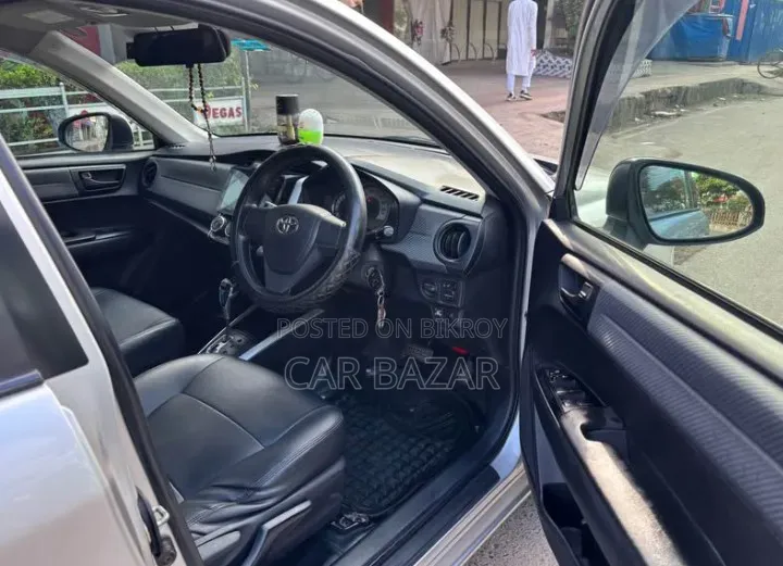 Toyota Corolla Fielder 1.5 Petrol Front-Wheel Drive 2012 Silver