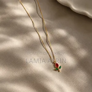 টিউলিপ নেকলেস