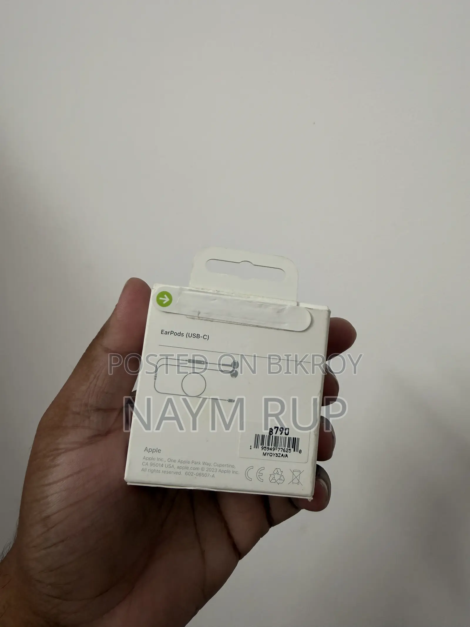 Smart Watch, Apple Ear Pods, Wireless Charger