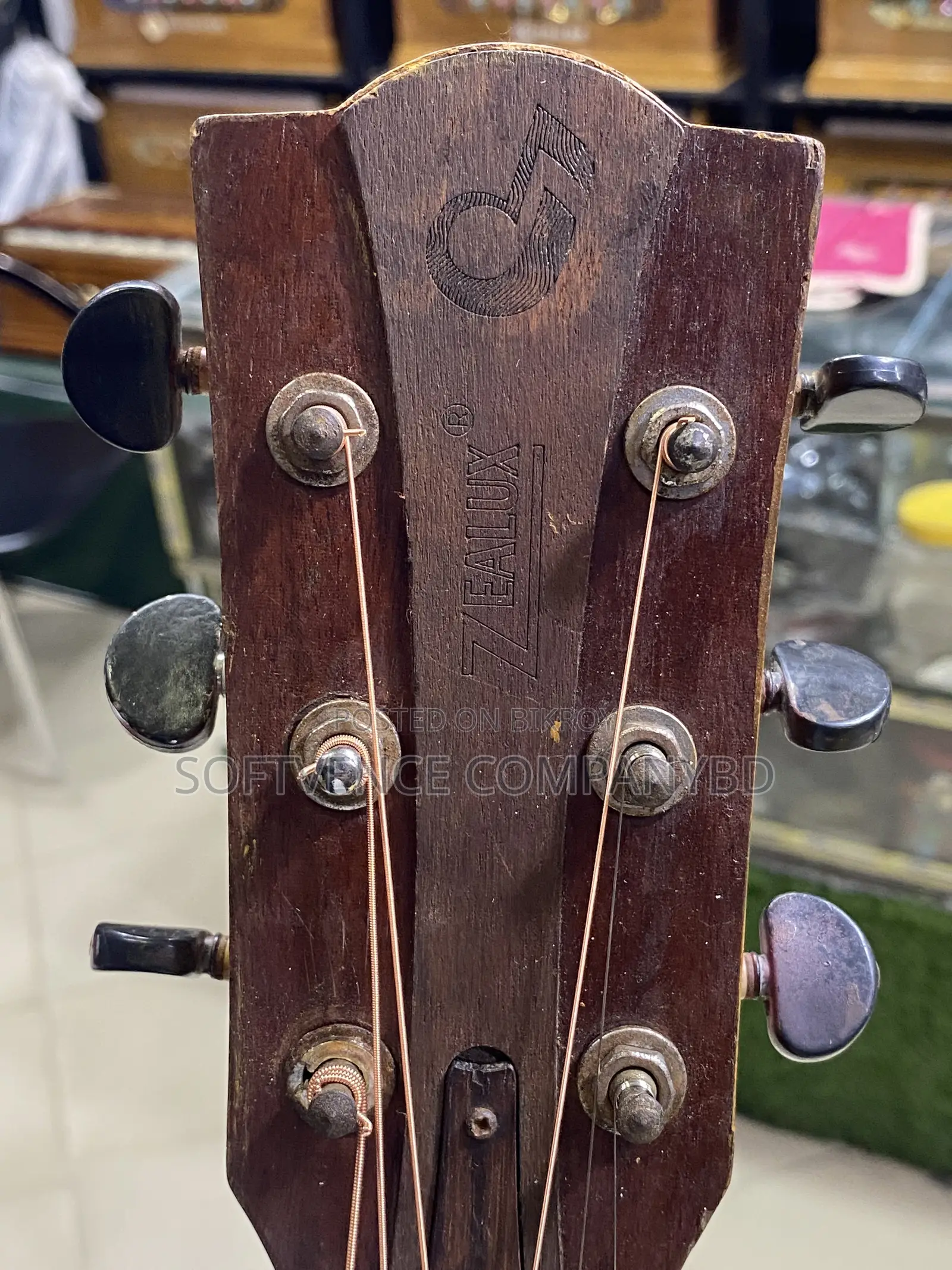 অ্যাকোস্টিক গিটার (সেমি প্রফেশনাল অ্যাকোস্টিক গিটার)