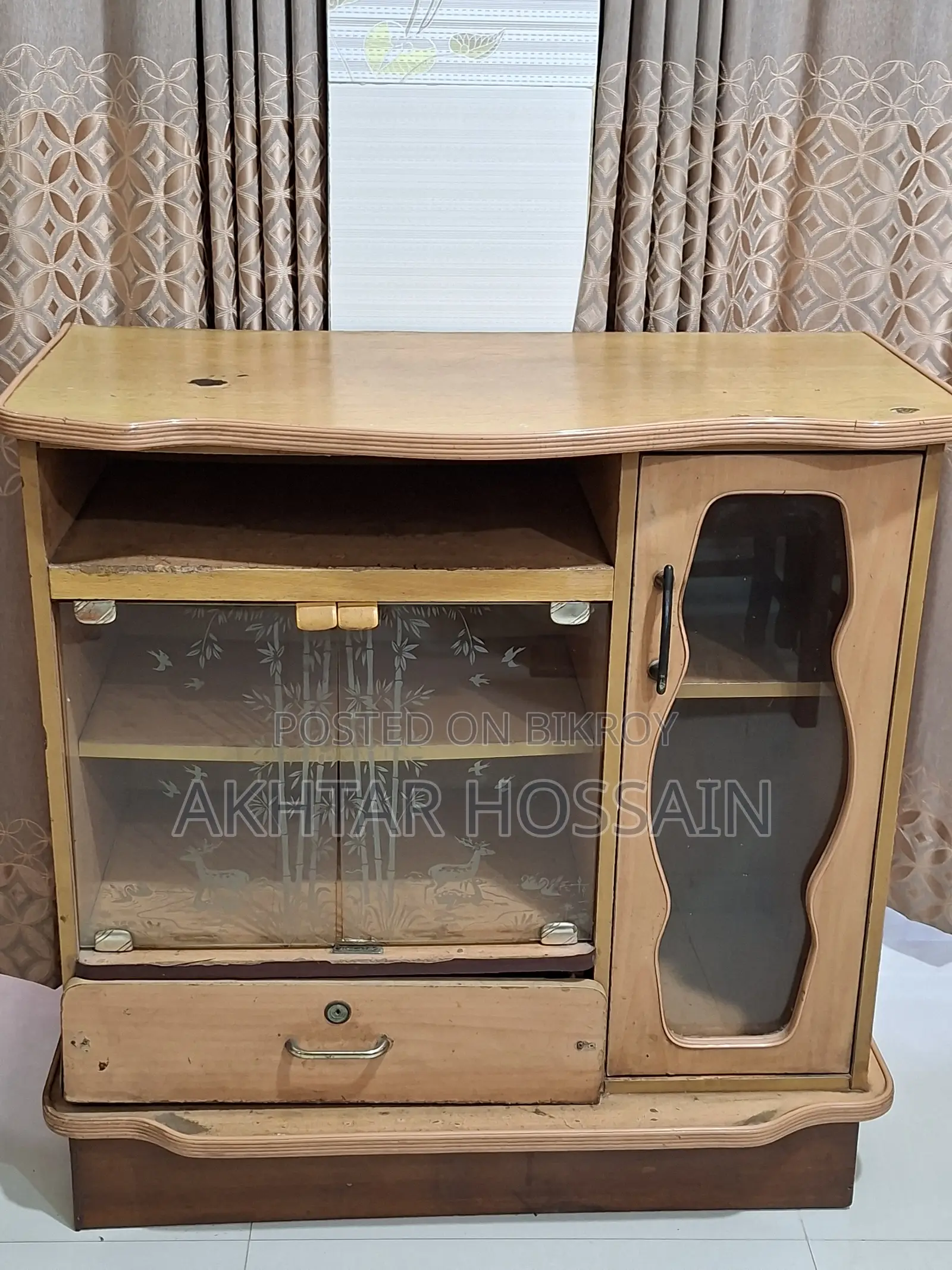 Selling a TV Stand in Good Condition, Sturdy, Stylish, and Perfect For