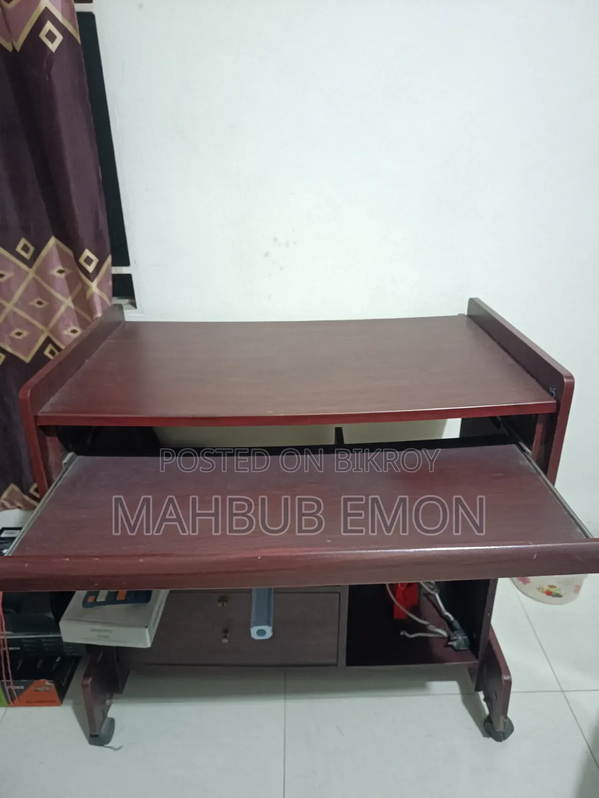 কম্পিউটার টেবিল