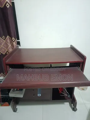 কম্পিউটার টেবিল