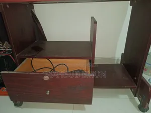 কম্পিউটার টেবিল