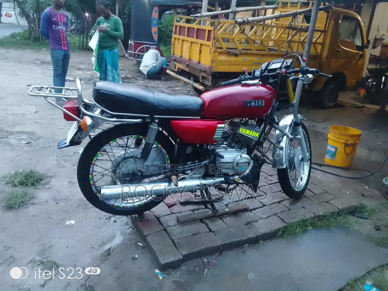 ইয়ামাহা ১৯৯০ লাল