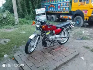 ইয়ামাহা ১৯৯০ লাল