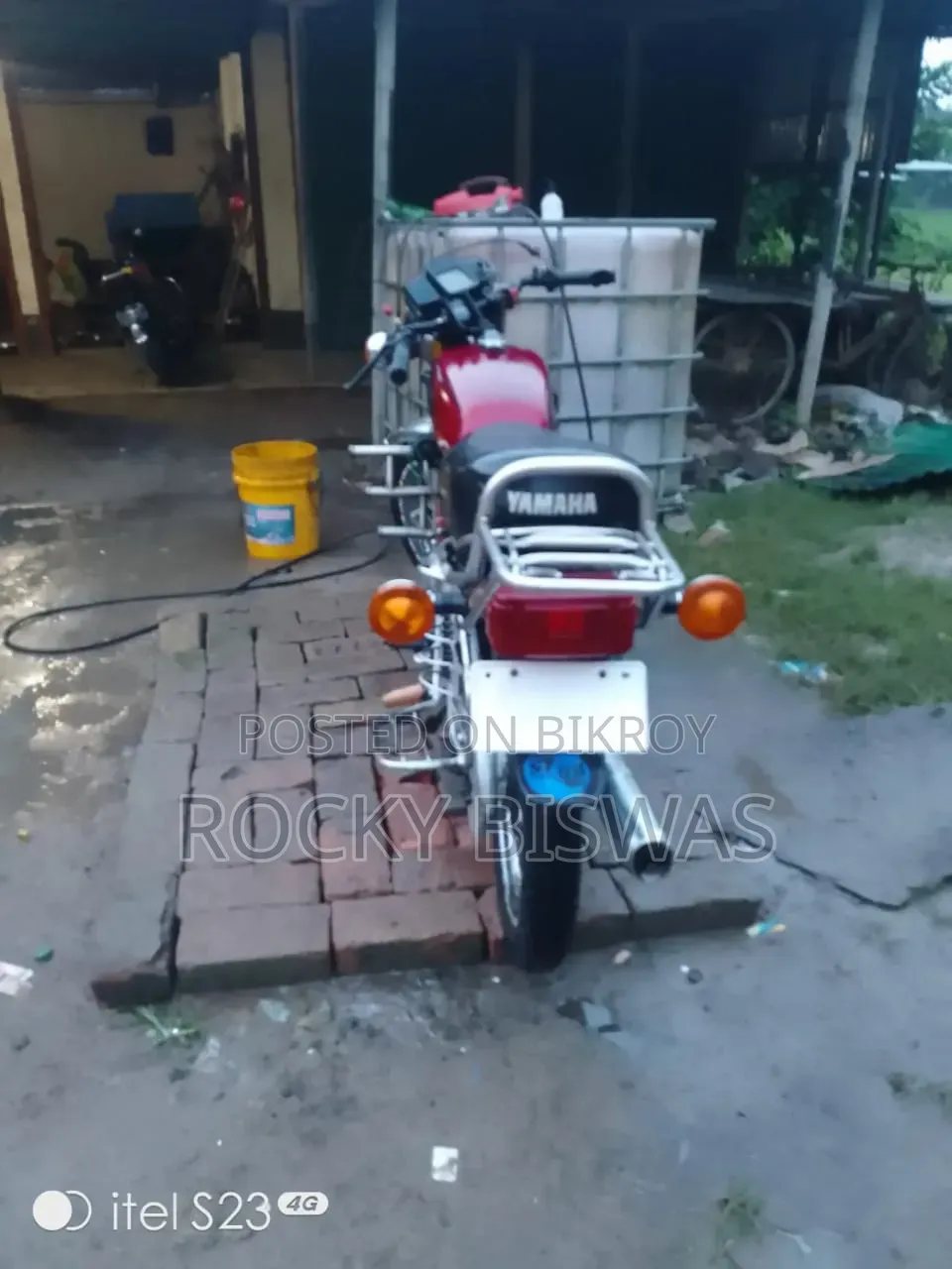 ইয়ামাহা ১৯৯০ লাল