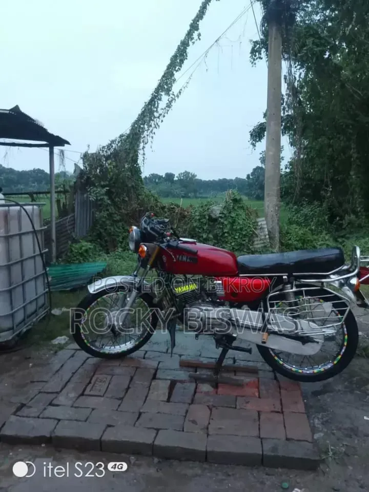 ইয়ামাহা ১৯৯০ লাল