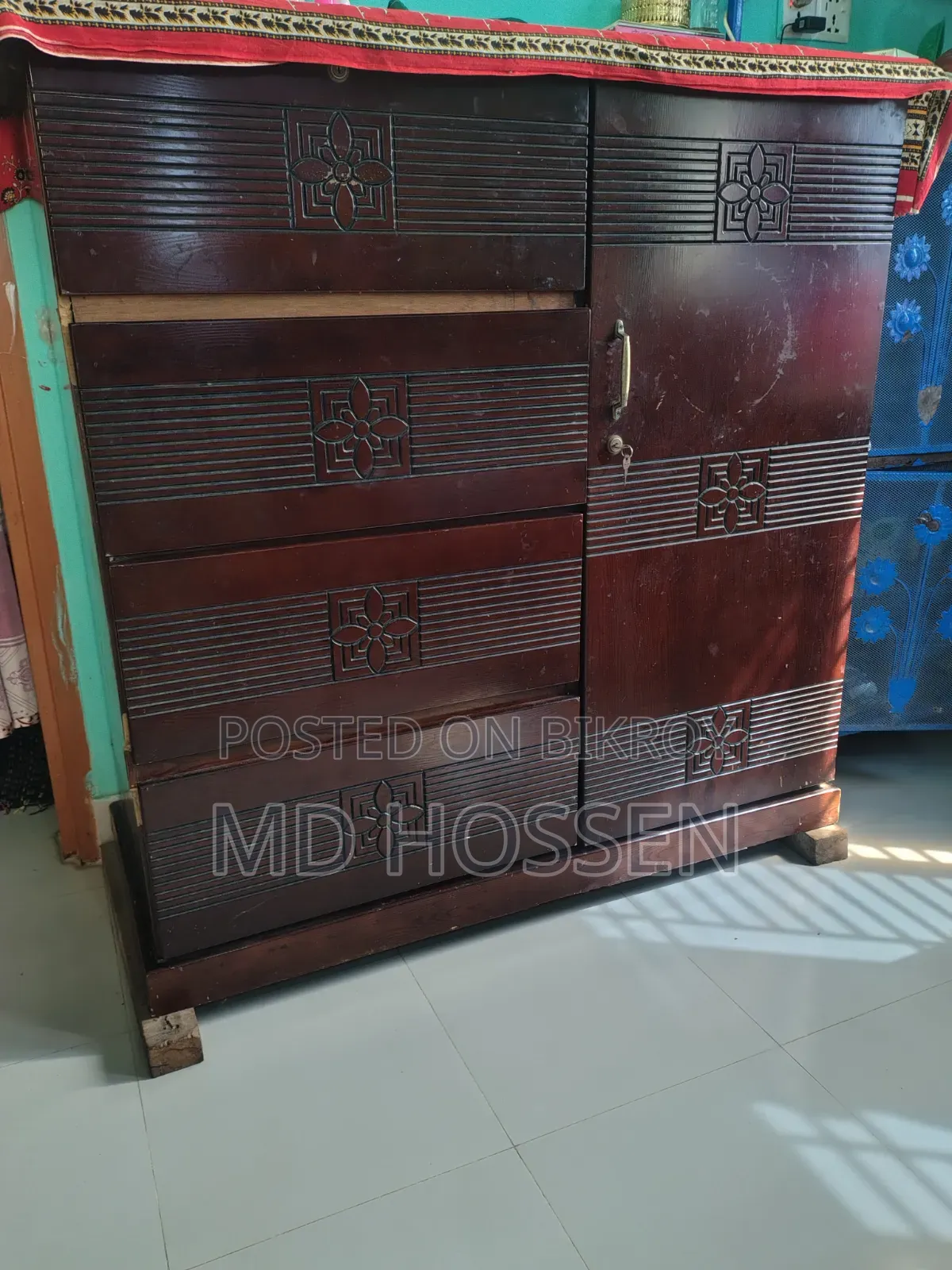 A wardrobe and a kitchen cupboard will be sold