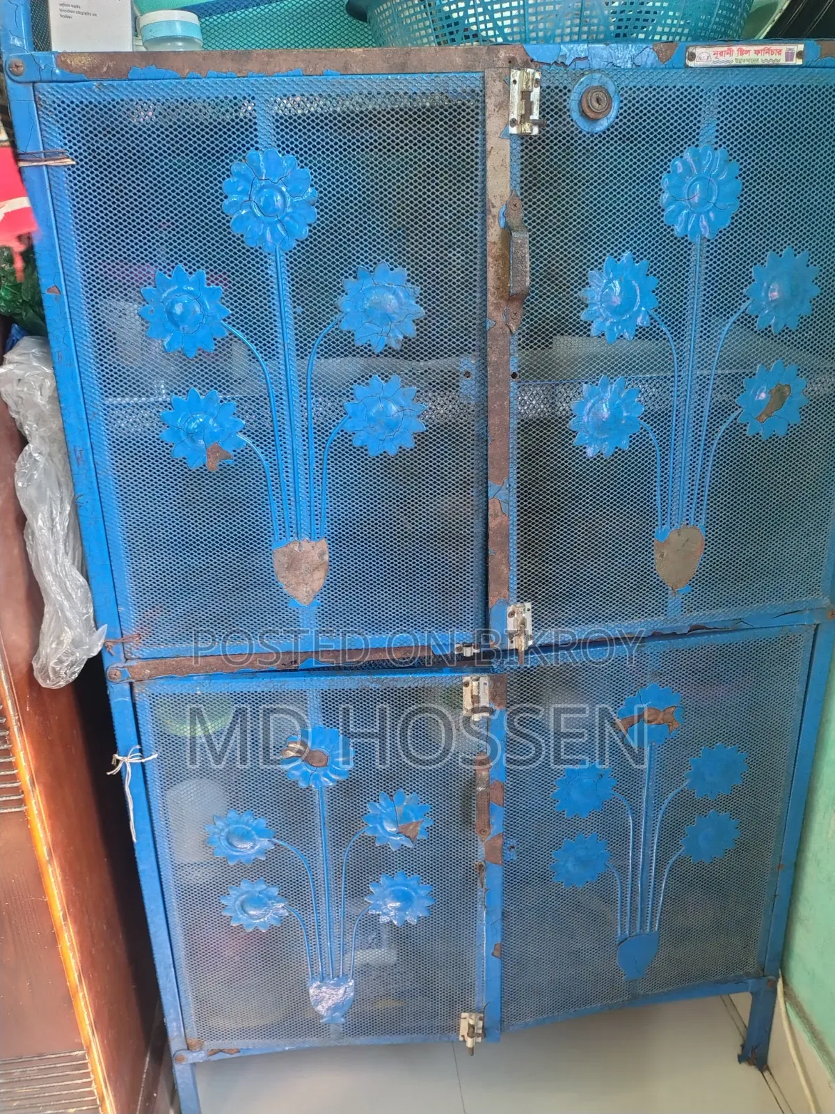 A wardrobe and a kitchen cupboard will be sold