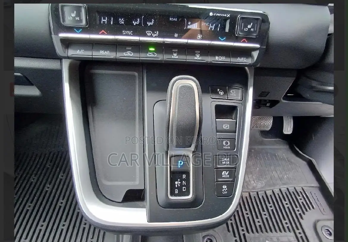 Toyota Noah 2022 Pearl