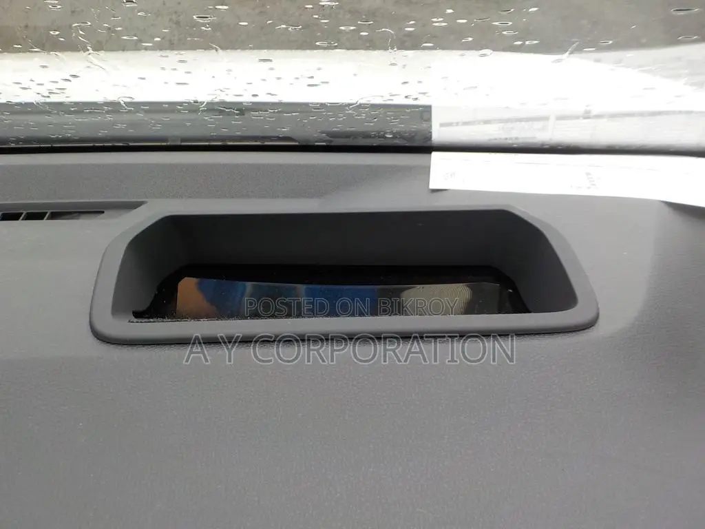 টয়োটা নোয়া ২০২৩ পার্ল