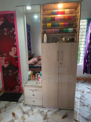 ড্রেসিং টেবিল।