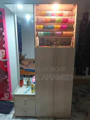 ড্রেসিং টেবিল।