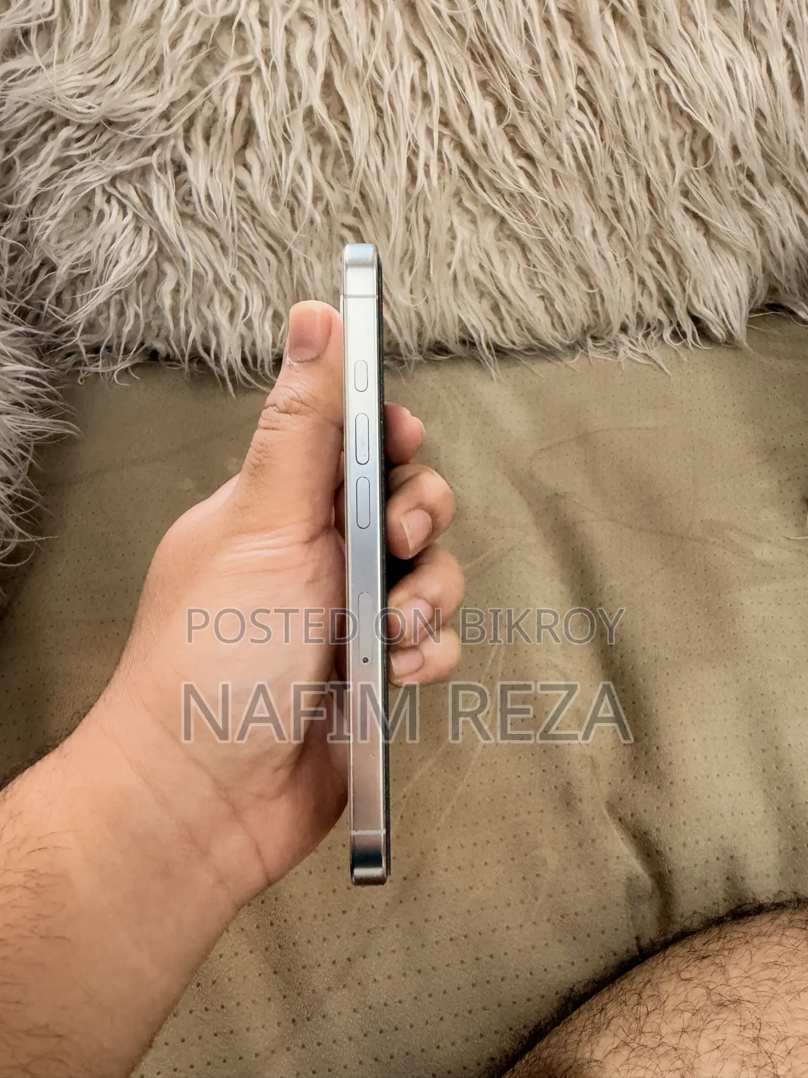 অ্যাপল আইফোন ১৬ প্রো ২৫৬ জিবি হোয়াইট