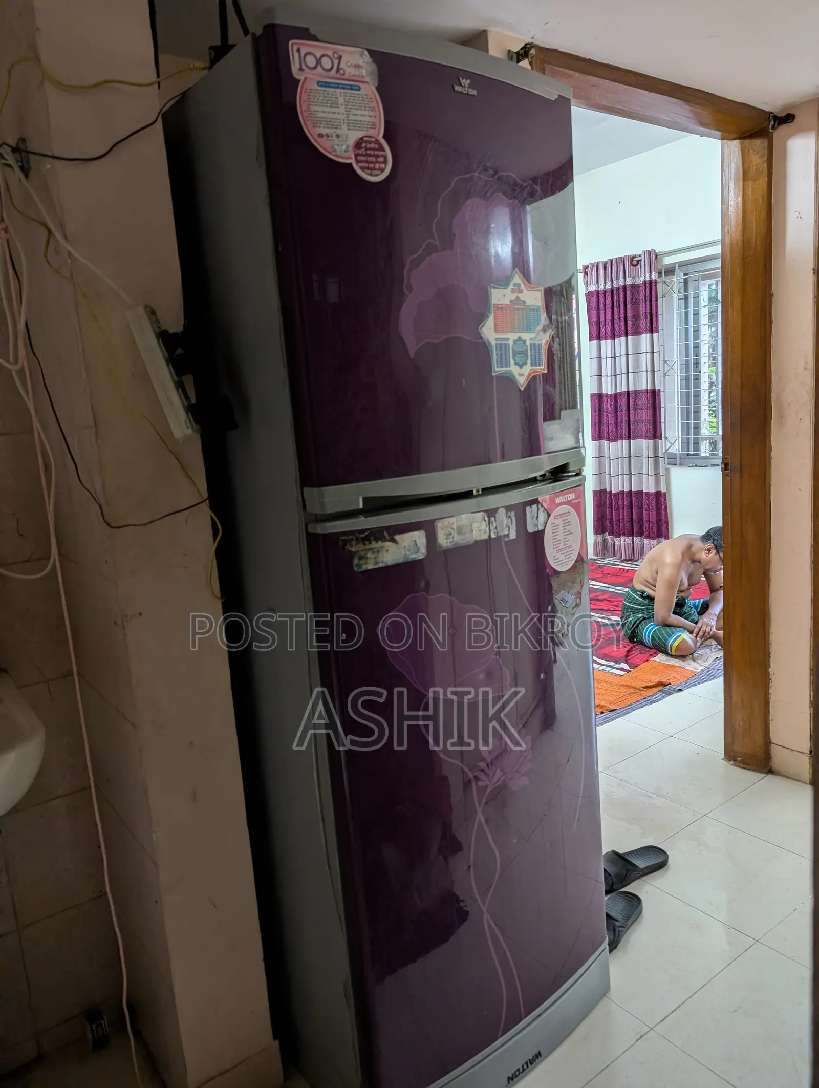 Walton Fridge for Sale, 20 Cubic Feet Large Fridge (Like New)