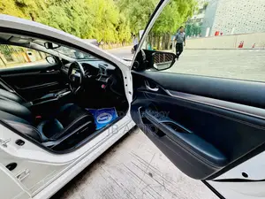 Honda Civic 2018 Pearl