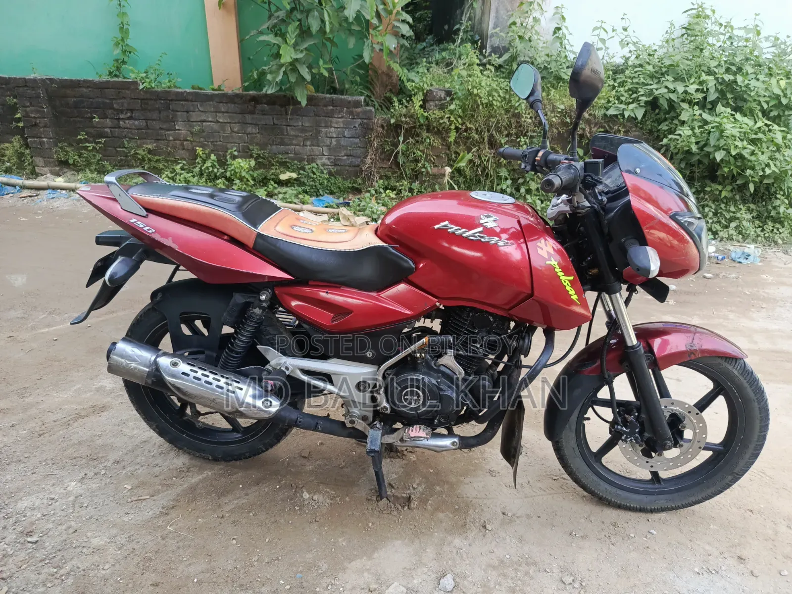 বাজাজ পালসার ১৫০ ২০১১ লাল