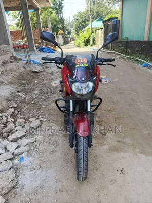 বাজাজ পালসার ১৫০ ২০১১ লাল
