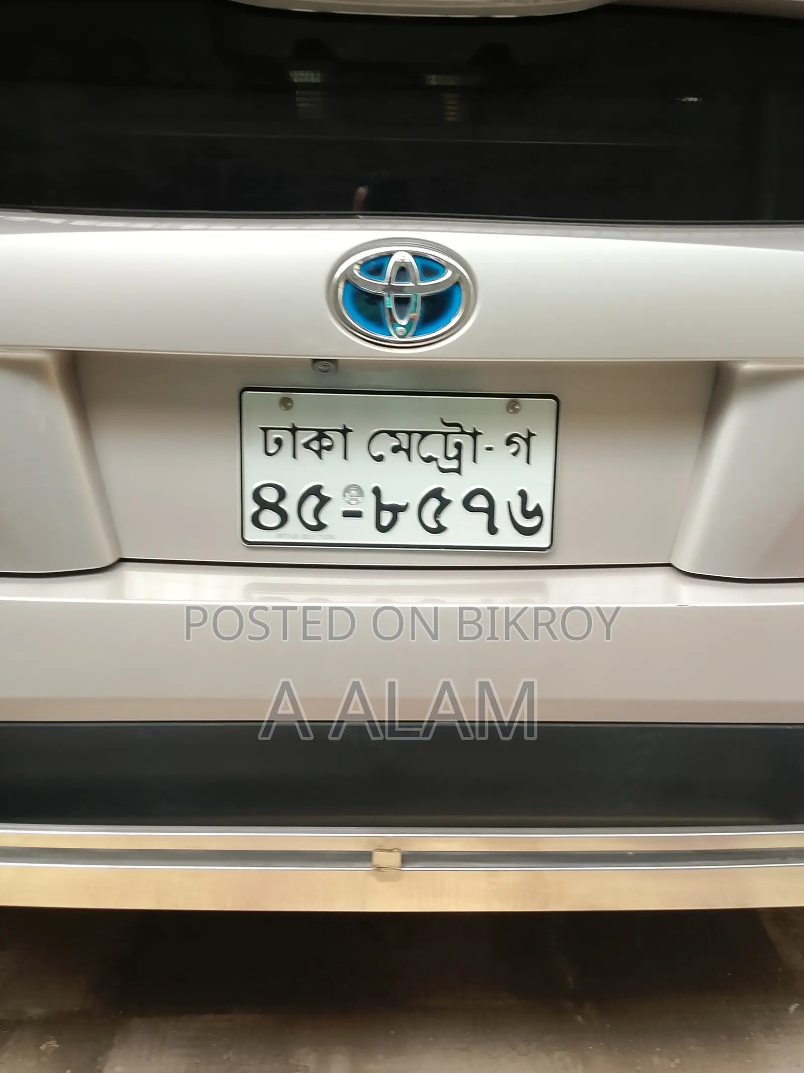 Toyota Prius 4-Door Hatchback (1.8L 4-Cylinder Gas/Electric Hybrid CVT) 2016