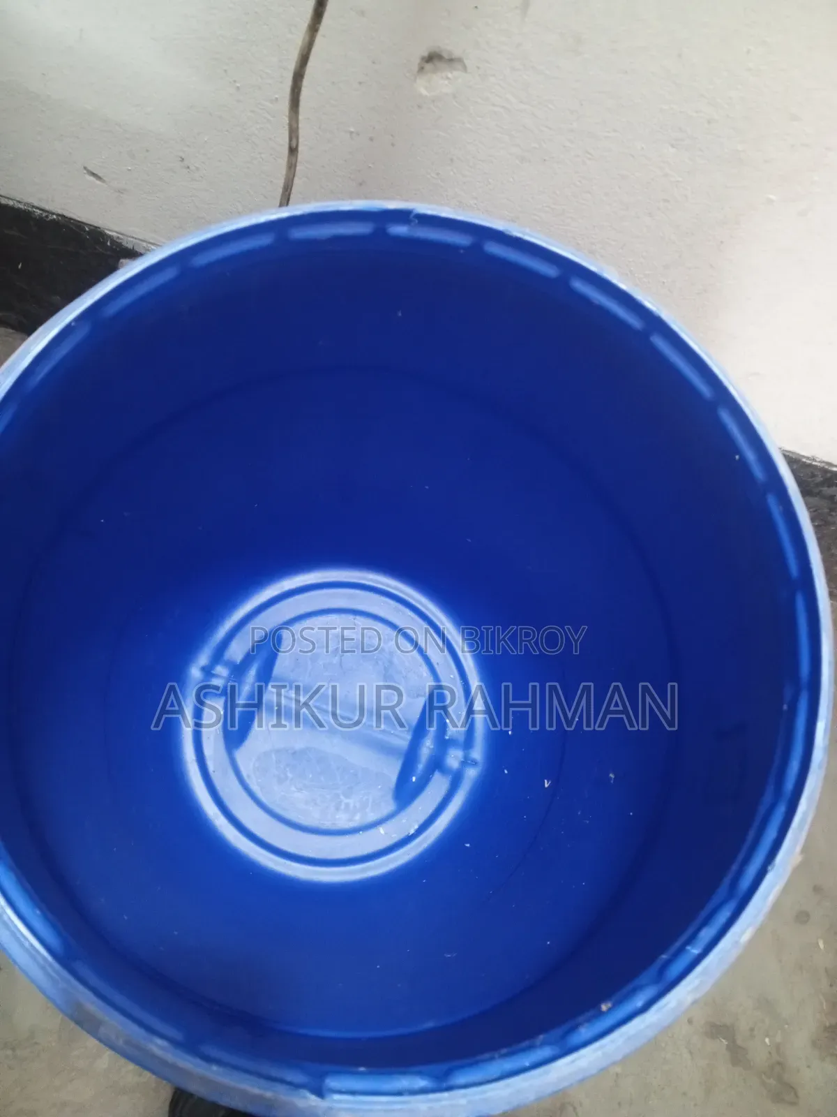 ড্রাম। পানি ধারক। এটি ভারী, সাধারণ নয়।