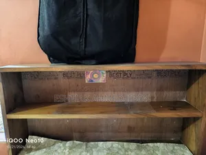 পড়ার টেবিল