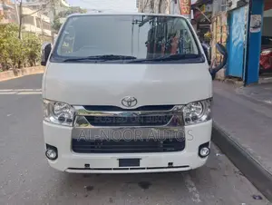 Toyota HiAce 2022