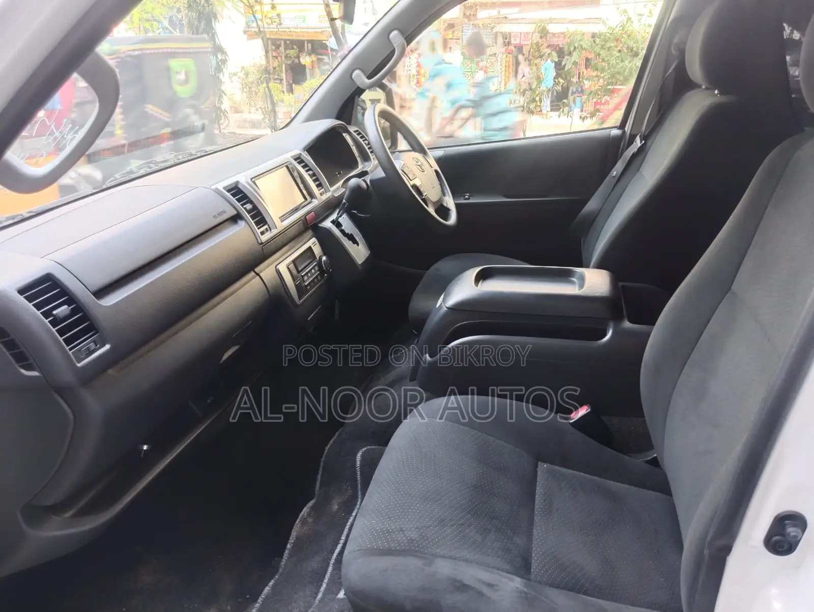 Toyota HiAce 2022