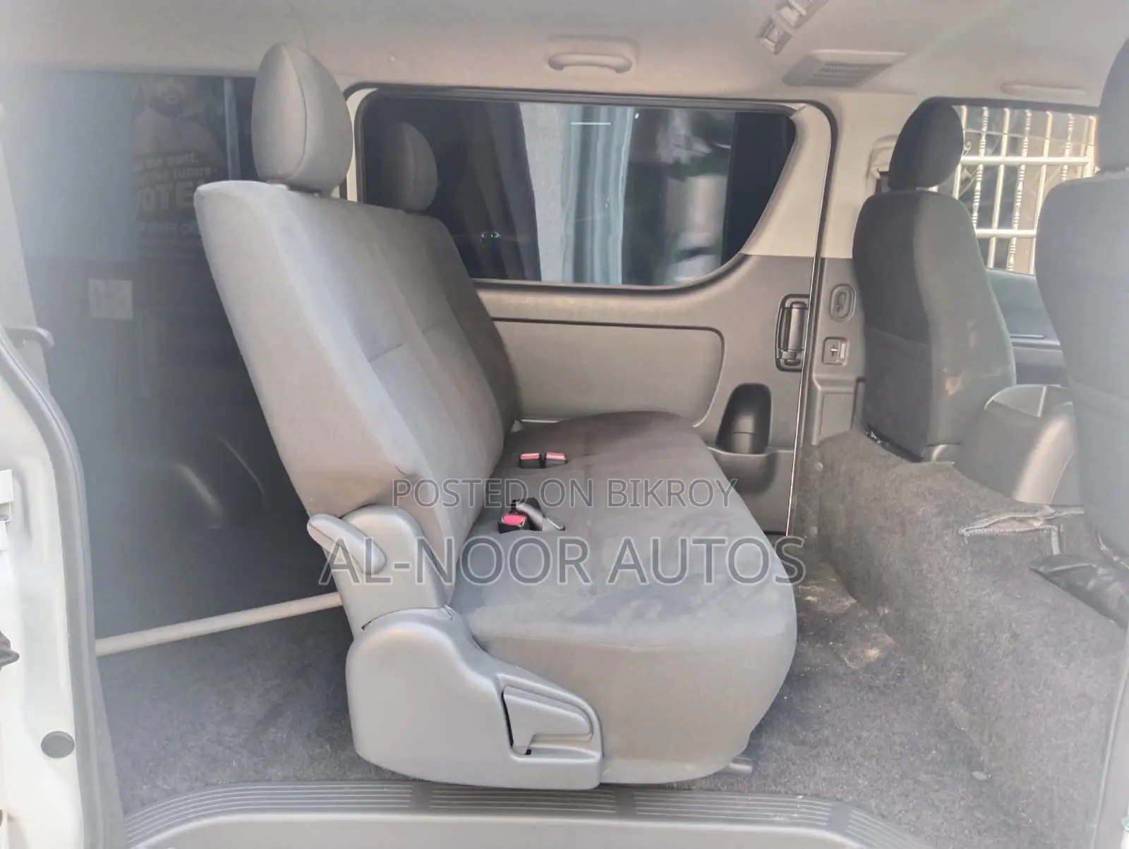 Toyota HiAce 2022