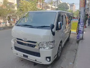 Toyota HiAce 2022