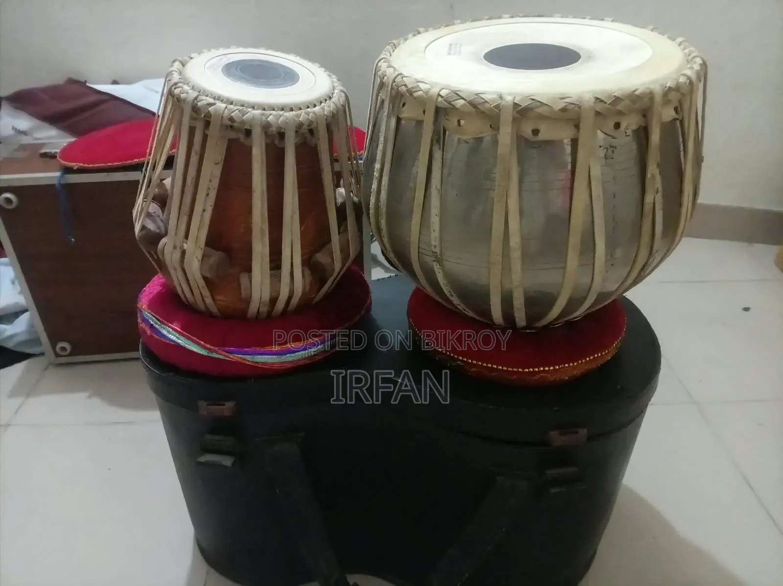 Good Condition Tabla Set (Including Dugi, Tabla, Rings, and Fiber Box)