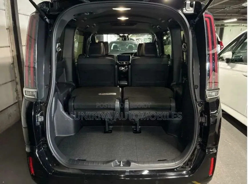 Toyota Esquire 1.8 Front Wheel Drive Hybrid (7 seater) 2021 Black