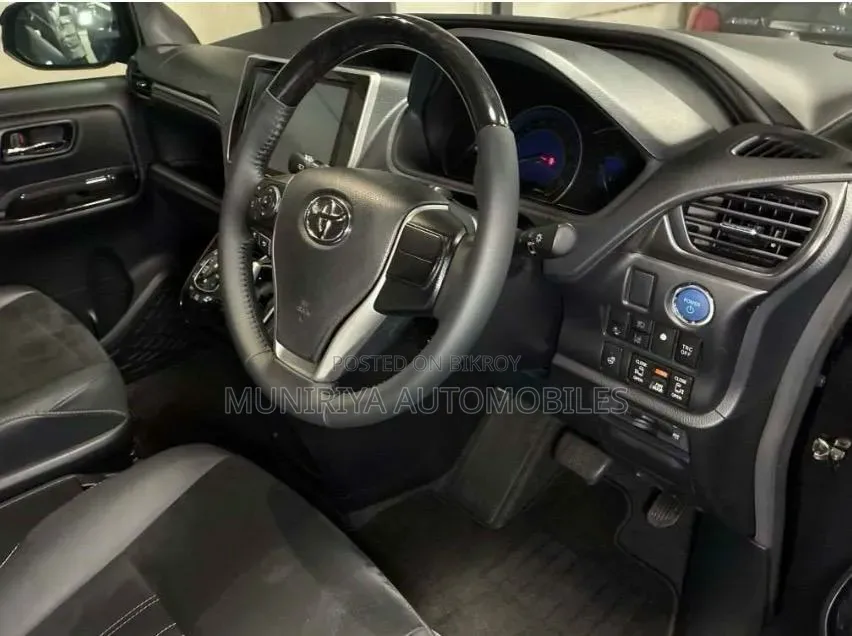 Toyota Esquire 1.8 Front Wheel Drive Hybrid (7 seater) 2021 Black