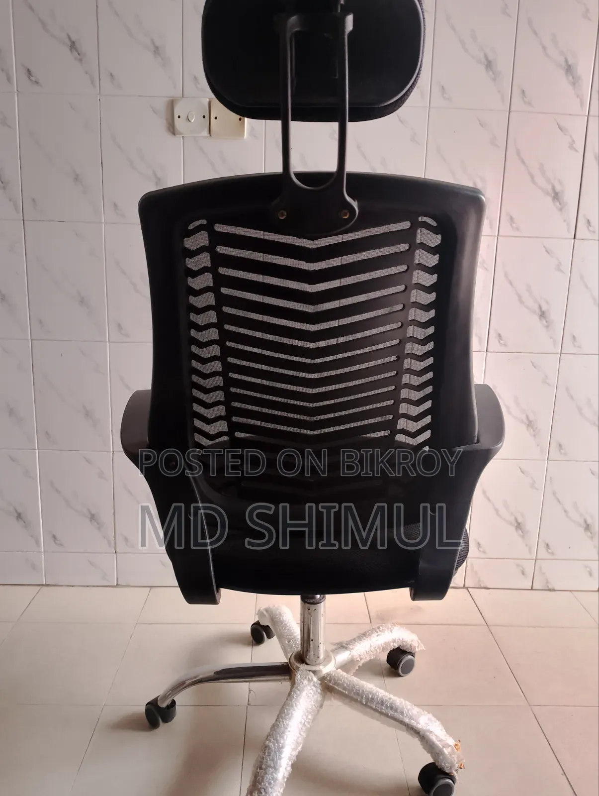 Official comfortable chair can be used at home and office.