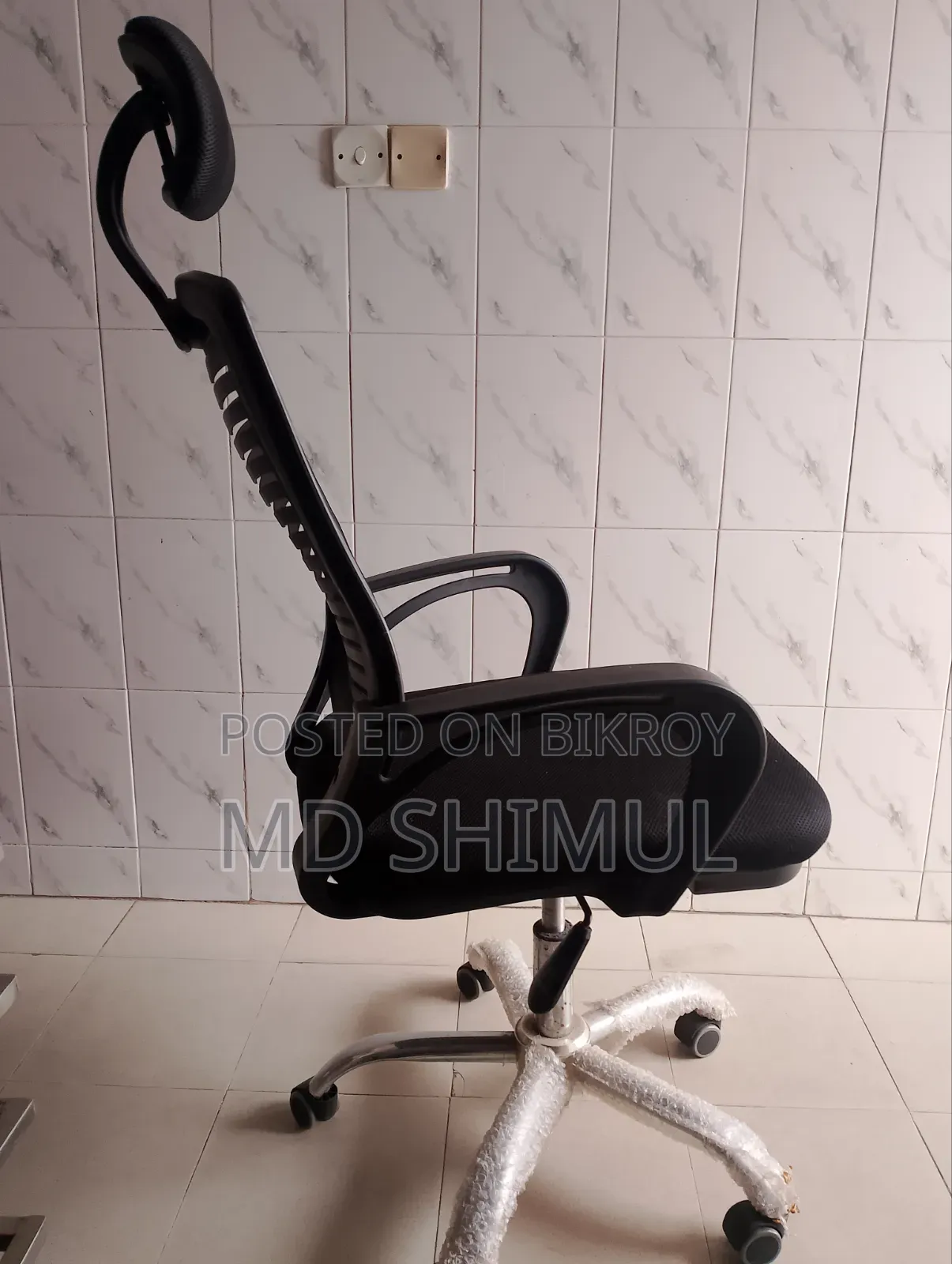Official comfortable chair can be used at home and office.