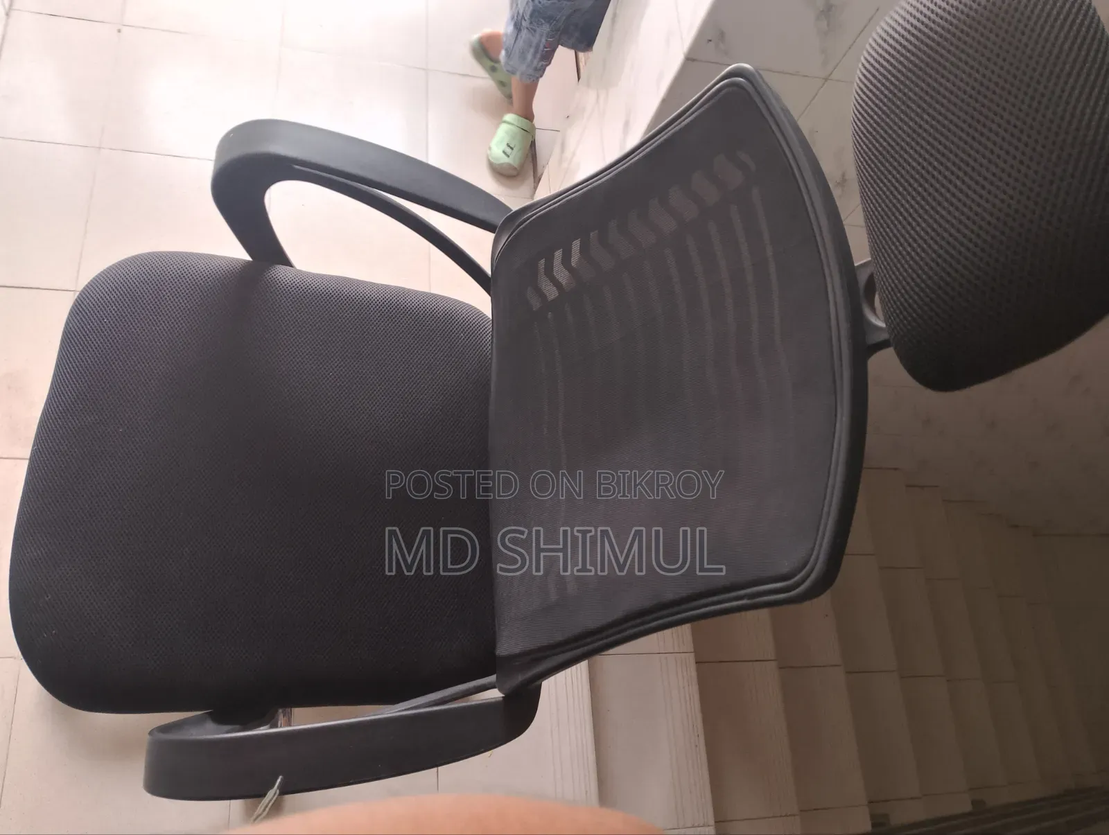 Official comfortable chair can be used at home and office.