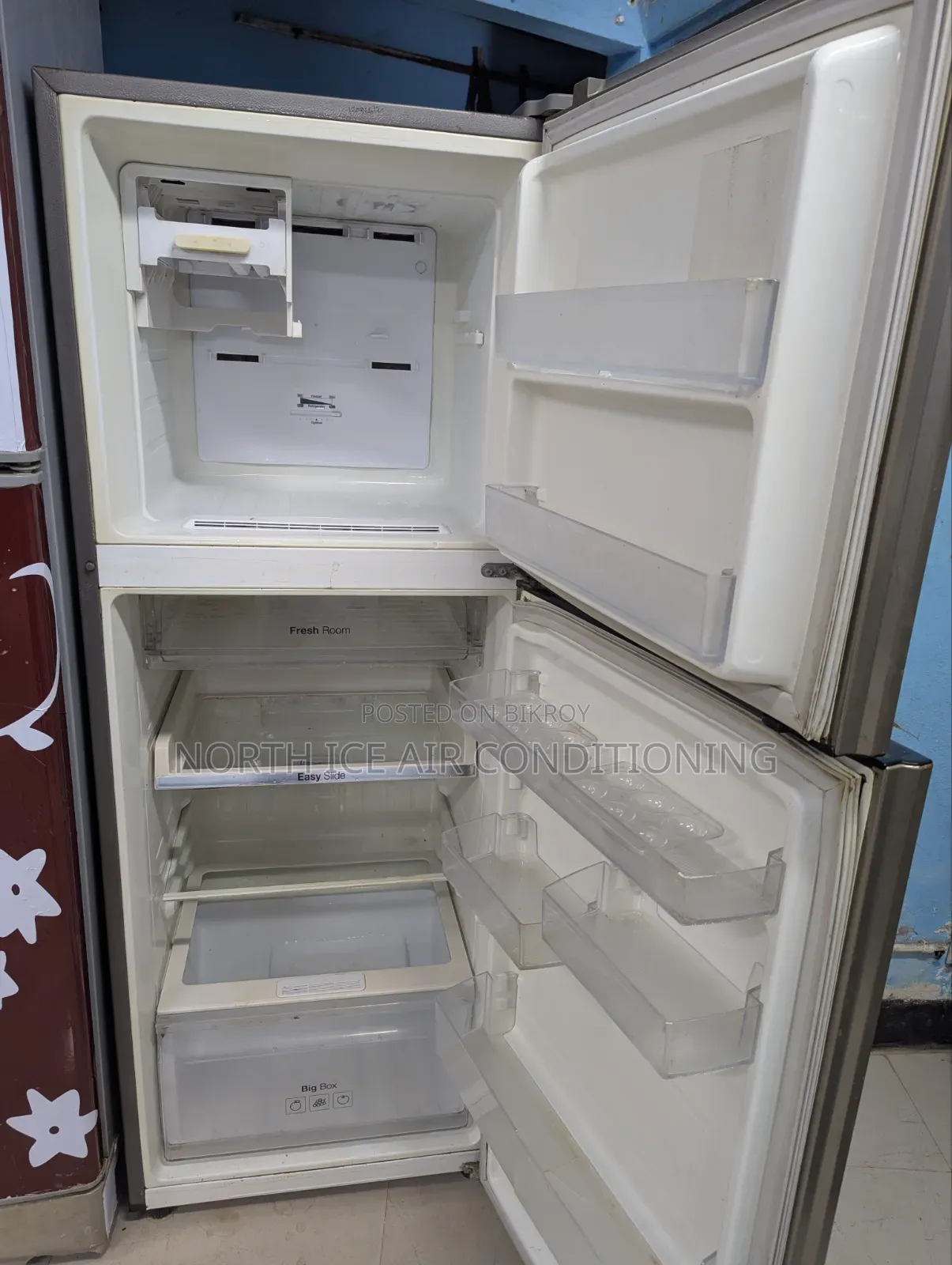 স্যামসাং গোল্ডেন কালার গ্লাস ডোর ইনভার্টার নো ফ্রস্ট ফ্রিজ ৩০১ লিটার.