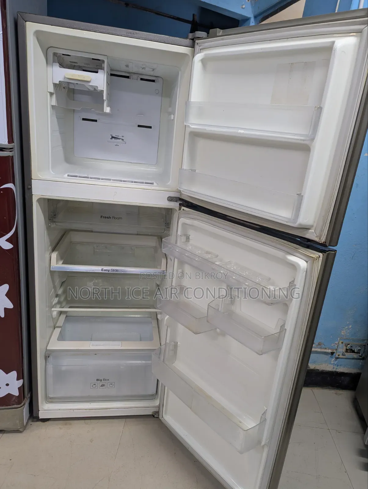 স্যামসাং গোল্ডেন কালার গ্লাস ডোর ইনভার্টার নো ফ্রস্ট ফ্রিজ ৩০১ লিটার.