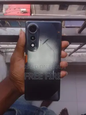 Tecno Pova Curve 256 GB Silver