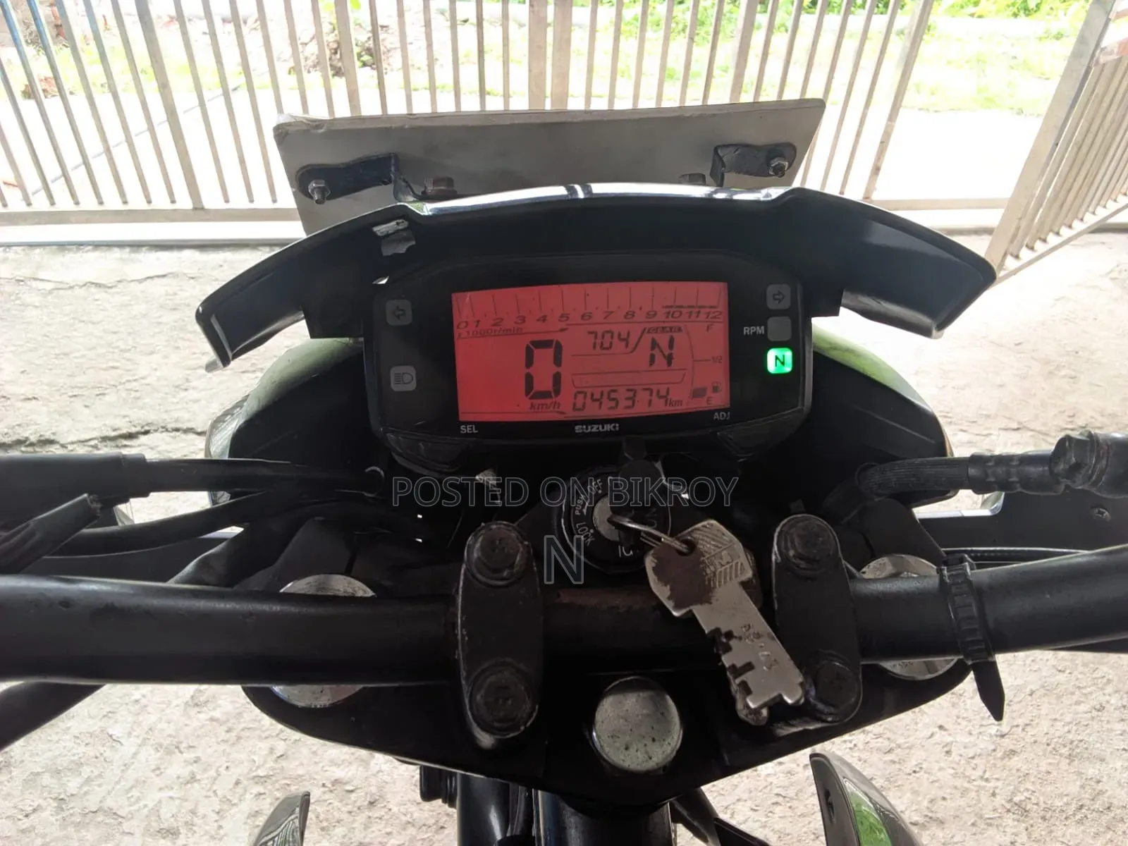 সুজুকি জিক্সার ২০১৭ কালো