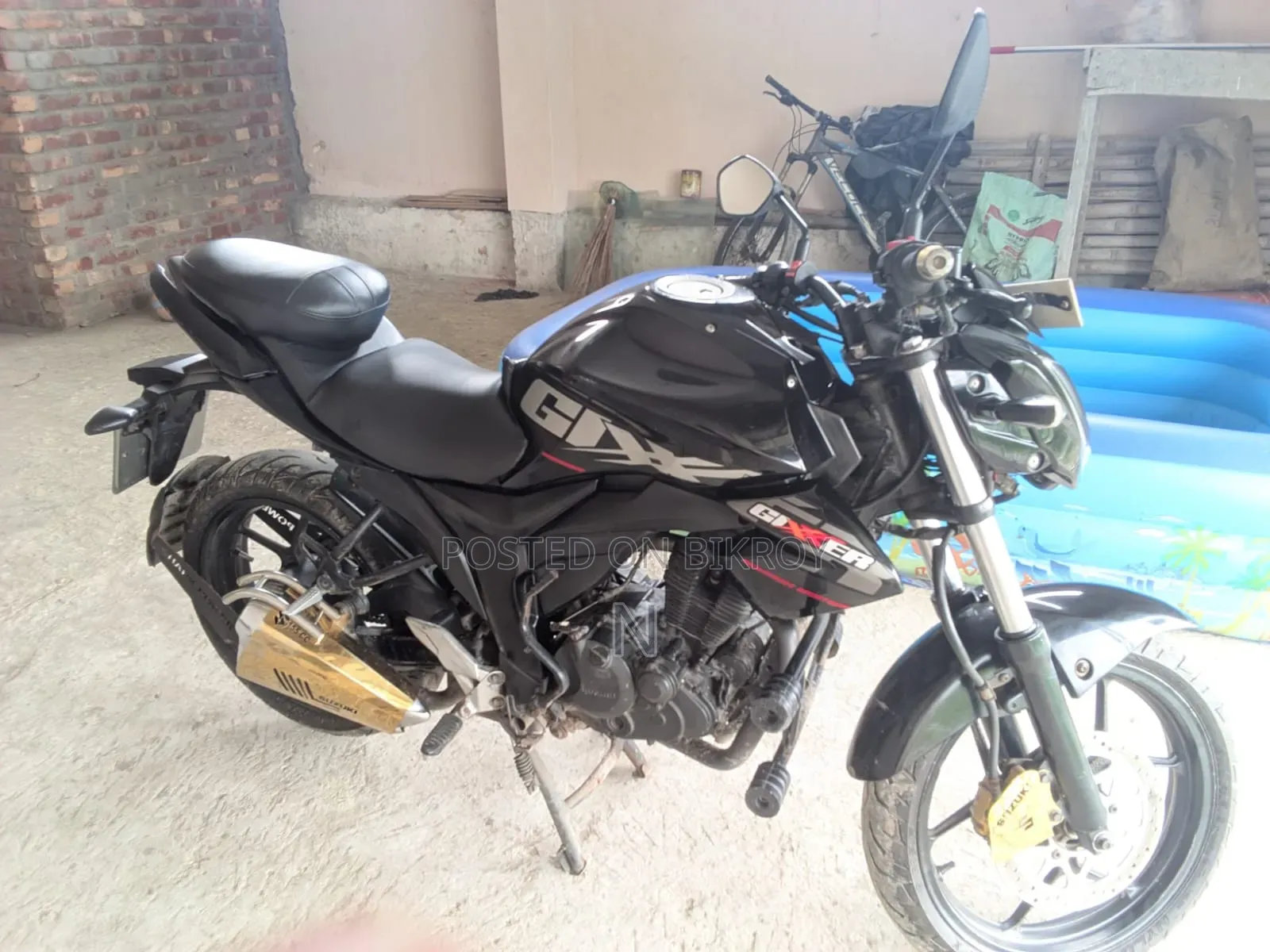সুজুকি জিক্সার ২০১৭ কালো