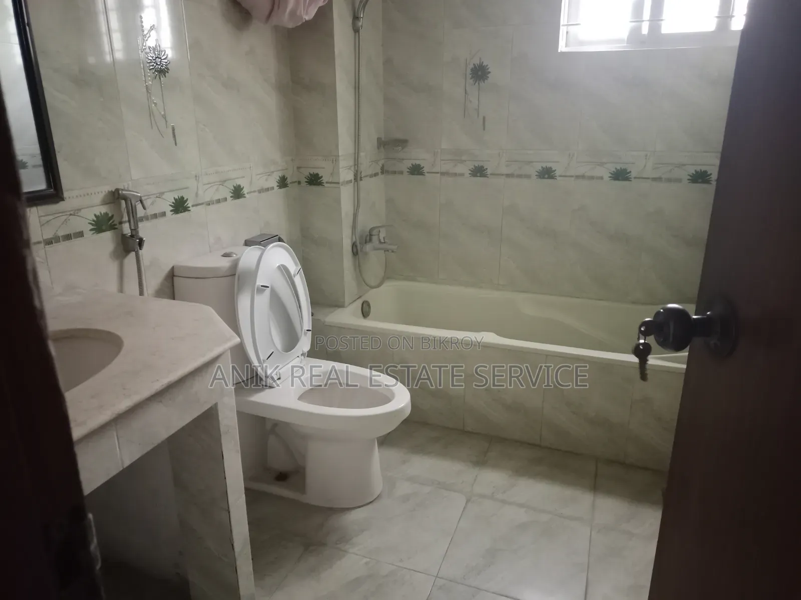 গুলশানের অনিক রিয়েল এস্টেটে ৩ বেডরুমের সাজানো অ্যাপার্টমেন্ট ভাড়ার জন্য