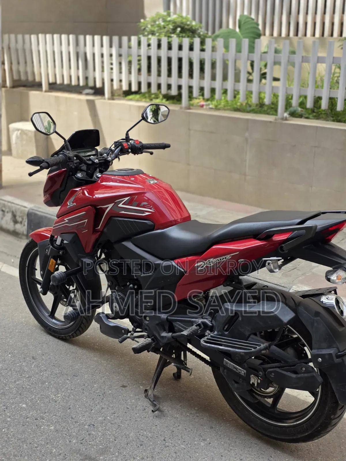 হোন্ডা এক্স-ব্লেড ১৬০ ২০২৫ লাল