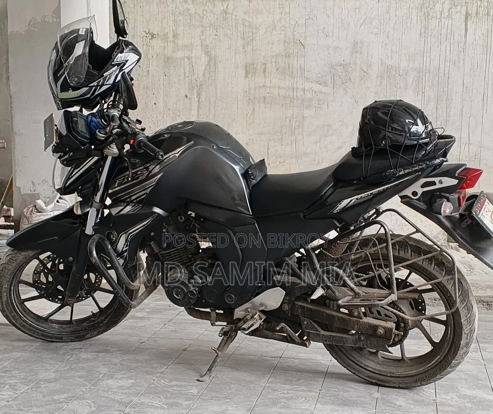 ইয়ামাহা এফজেডএস ভি২ ২০২১ কালো