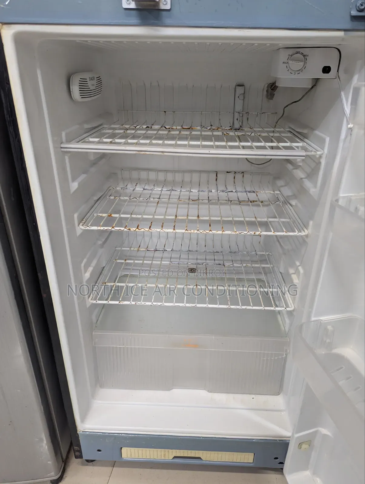 Singer Still Door Frost Fridge 300 Ltr.