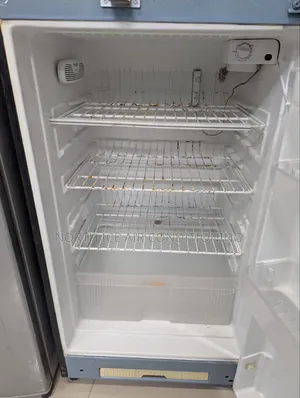 Singer Still Door Frost Fridge 300 Ltr.